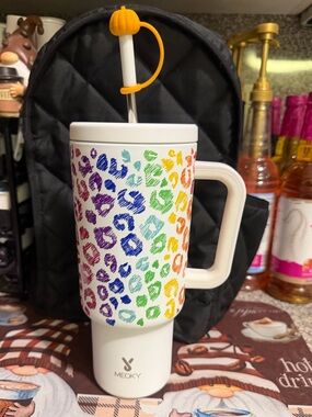 Meoky White Leopard Print 40 oz Insulated Tumbler - NWOT 🤍